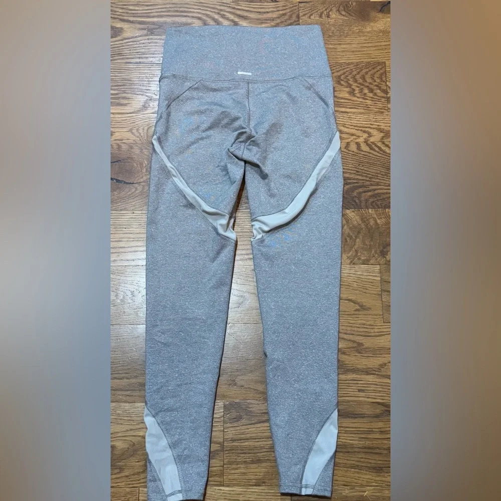 Aerie. Chill Play Move Leggings. Gray & White Stripe. Size Small.